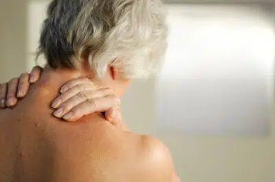 Torticolis et douleur de cou : que faire ? | kiné spécialiste cervicales Paris | Jérôme Auger | Paris 16