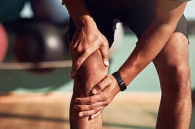 Douleurs derrière le genou : les causes ? | kiné du sport Paris | Jérôme Auger | Paris 16
